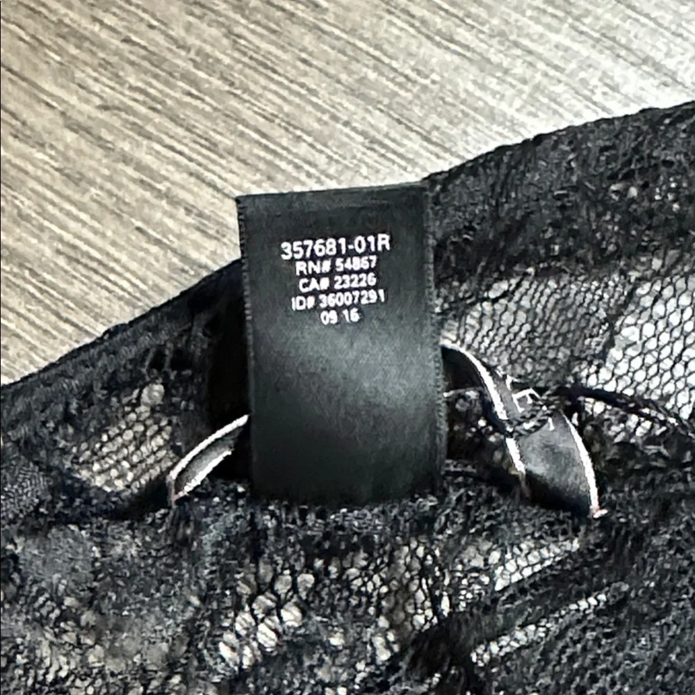 Victoria Secret Black Lace V-Back One Piece Bodysuit Romper‎ Size Small